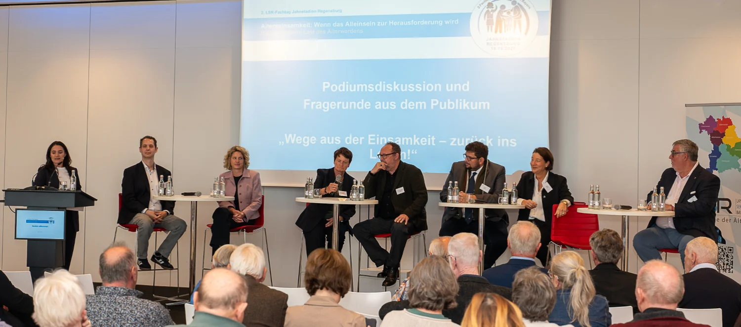 Foto zeigt Podiumsdiskussion am 2. Fachtag des LSR